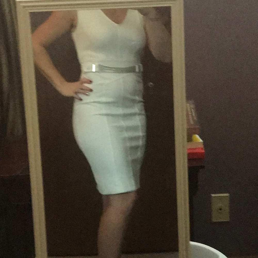 Jennifer Lopez White Dress w/chain